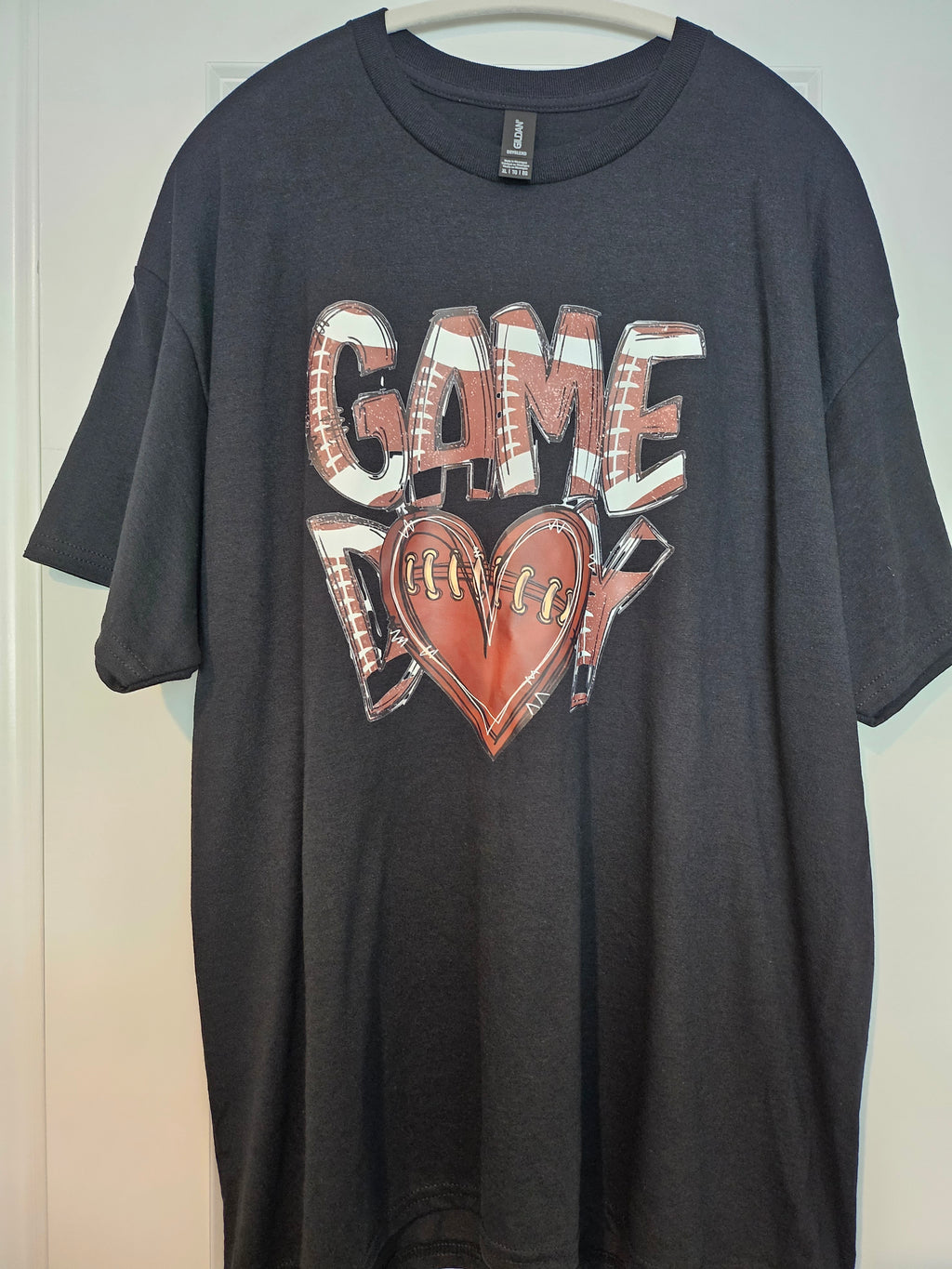 WOMENS GAME DAY HEART T-SHIRT