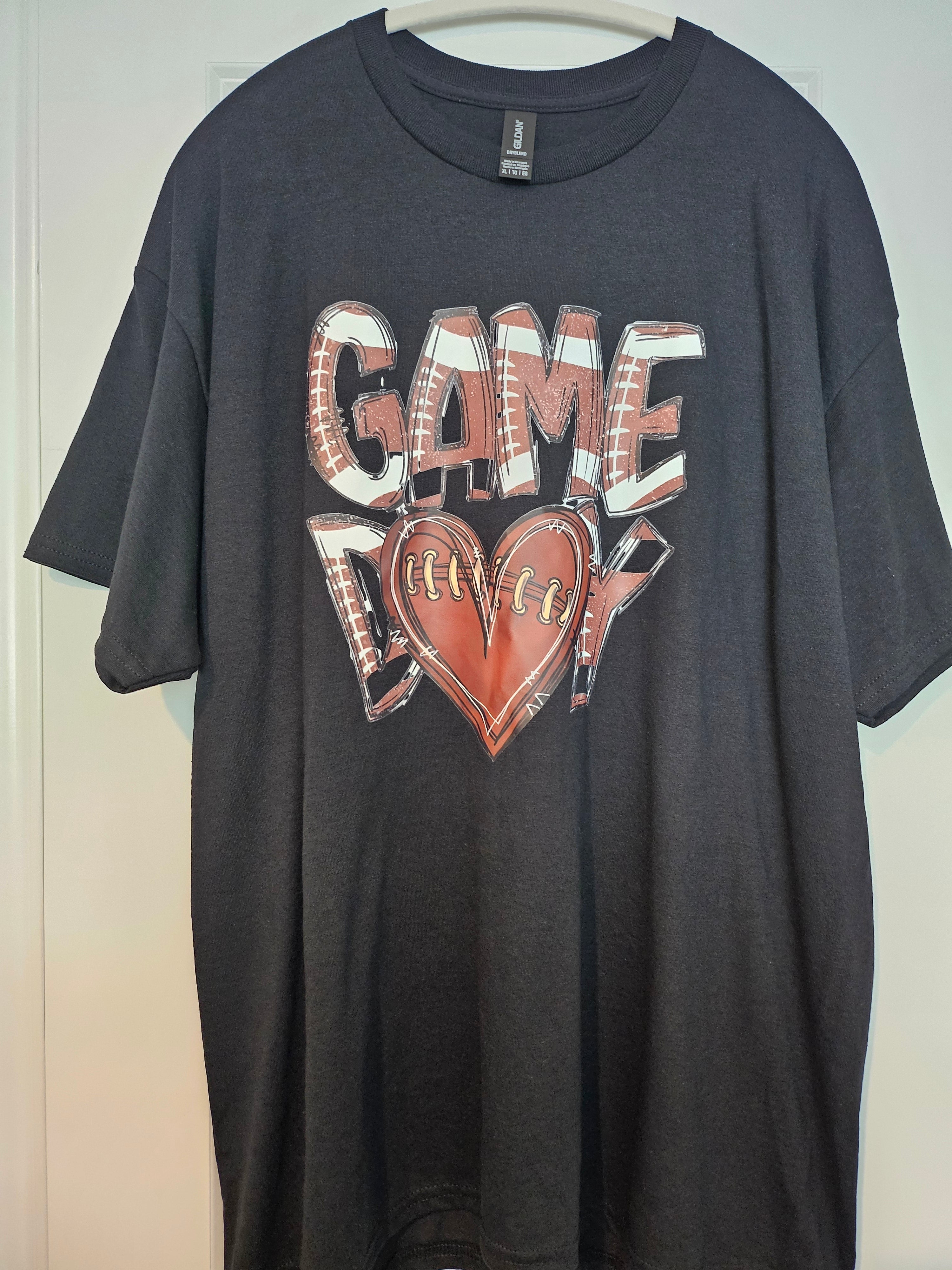 WOMENS GAME DAY HEART T-SHIRT